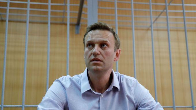 Alexej Navalnyj u soudu v roce 2018