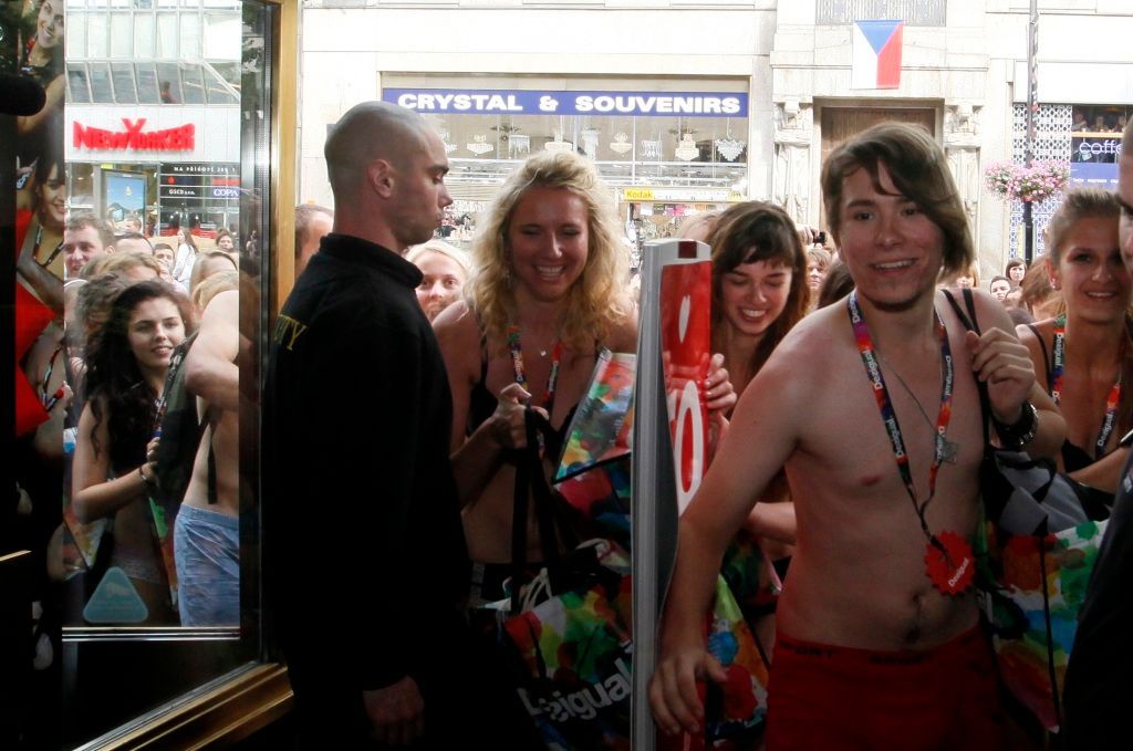 Polonahá party: Lidé šli do prádla kvůli oblečení zdarma