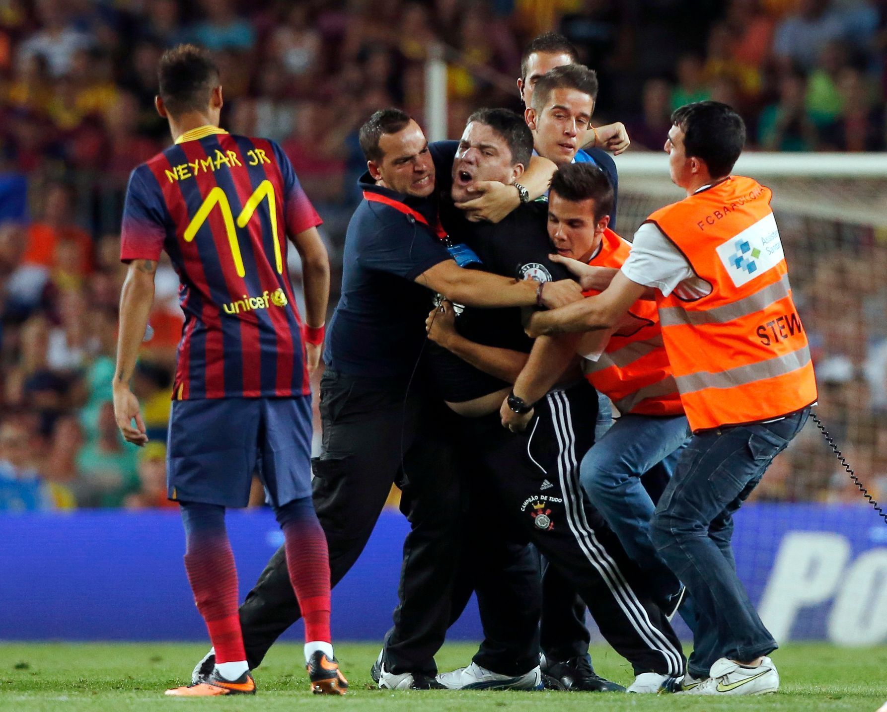 Fotbal, Barcelona - Santos: Neymar a výtržník
