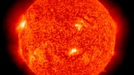 Snímek pořízený sondou SOHO (Solar and Heliospheric Observatory) o šest dní později již zdokumentoval snižující se solární aktivitu.