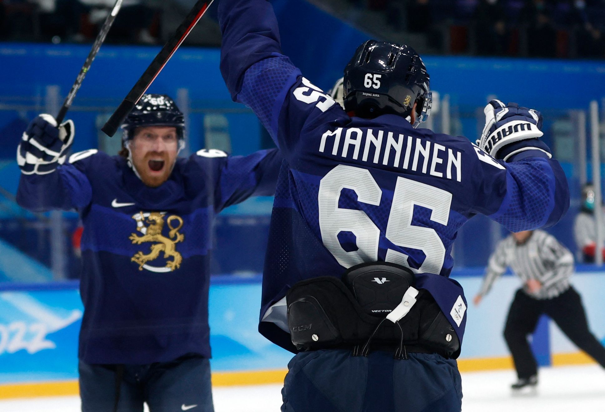 Sakari Manninen slaví gól v semifinále Slovensko - Finsko na ZOH 2022 v Pekingu