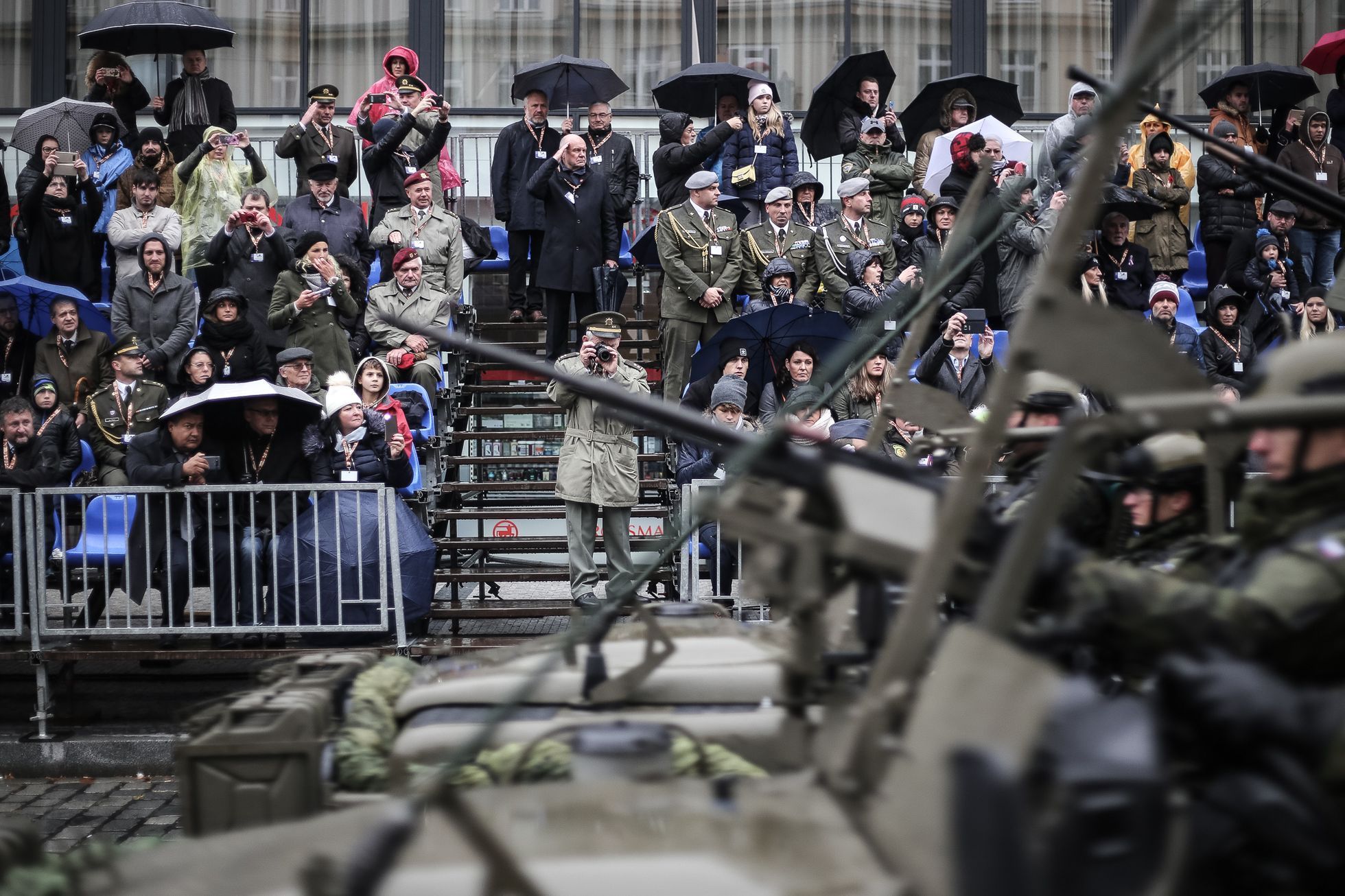 Vojenská přehlídka a pietní akt na Vítkově ke 100 letům Československa
