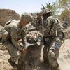 Fotostory: Zraněný afghánský voják přišel o nohy a začal se znovu učit chodit