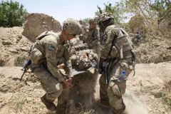 Afghánský voják zranil na základně sedm Američanů, sám byl zastřelen