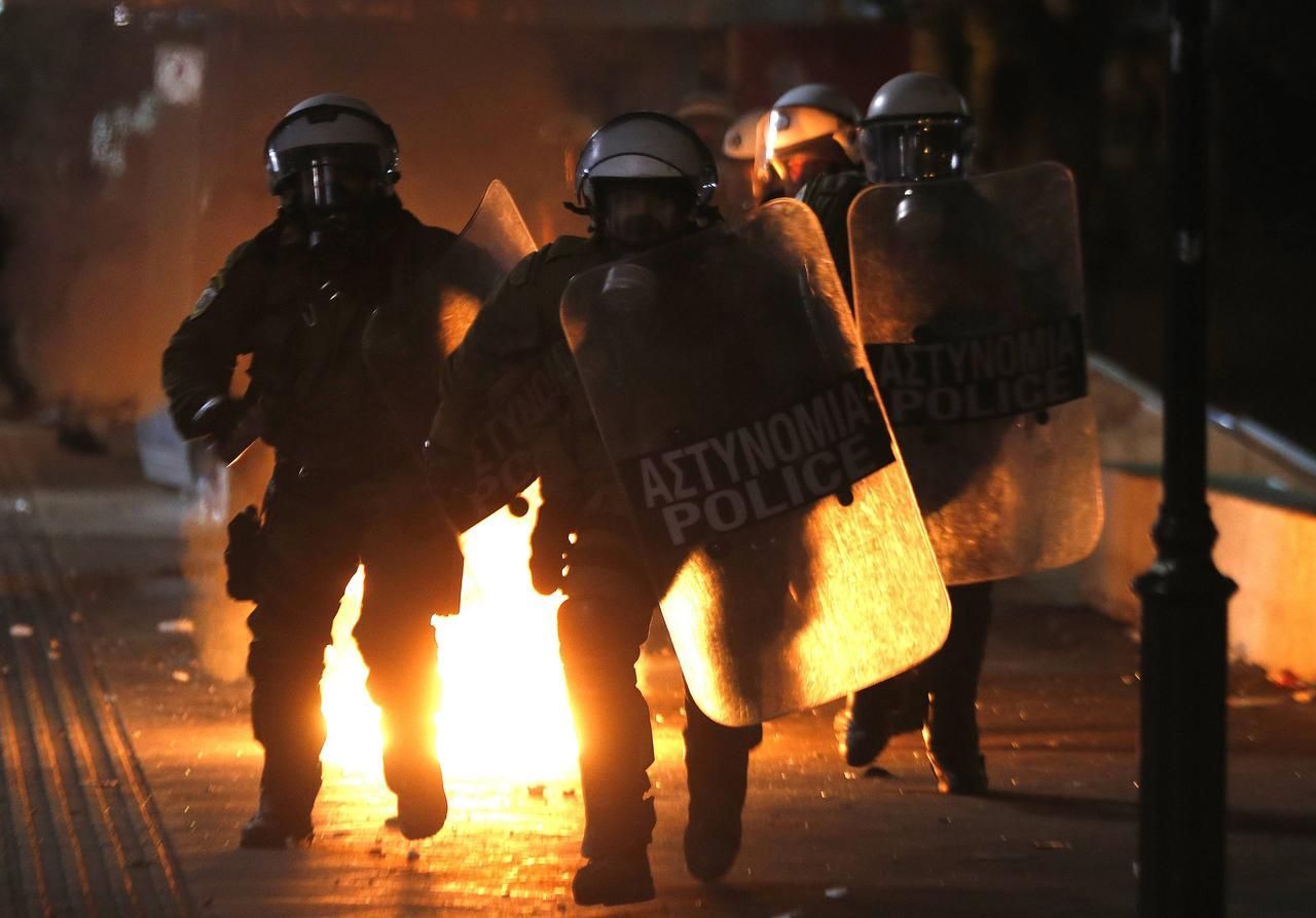 Řecko schválení úspor a demonstrace