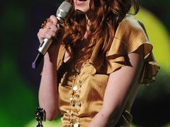 Předem známou vítězkou věštecké kategorie je písničkářka Florence And The Machine, která získala Critics' Choice jako nejslibnější talent pro rok 2009
