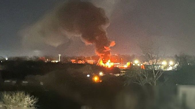 Záběry ukazují následky dronového útok na ropnou rafinerii v ruském městě Kaluga