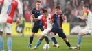 Ondřej Lingr a Pavel Buchta v zápase 13. kola F:L Slavia - Plzeň