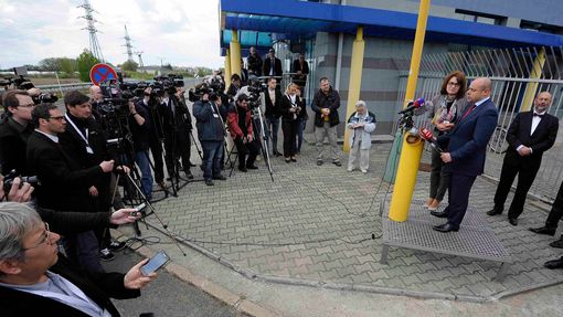 Ukraine's Energy Minister  Prodan and Slovak Economy Minister Malatinsky attend a news conference in the eastern Slovak town of Velke Kapusany. 15.4.2014