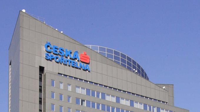 Českou spořitelnu z první příčky sesadila slovenská Všeobecná úverová banka.