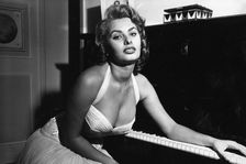 Foto: Kvůli vzhledu se jí posmívali. Filmová hvězda Sophia Loren se stala sexsymbolem