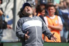 Léky na tlak, nebo kokain? Kouč Maradona dostal podezřelou zásilku uprostřed zápasu