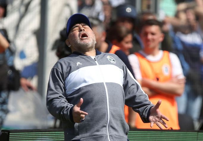 Soccer Football - Superliga - Gimnasia y Esgrima v Racing Club - Juan Carmelo Zedillo Stadium, La Plata, Argentina - September 15, 2019  Gimnasia y Esgrima coach Diego Ma