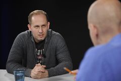 Někdo to bude muset zaplatit. Česká armáda čelí krizi a politici mlčí, tvrdí Kofroň