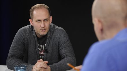 Někdo to bude muset zaplatit. Česká armáda čelí krizi a politici mlčí, tvrdí Kofroň