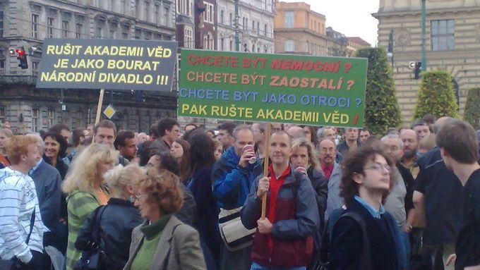 Demonstrace na podporu vědy se uskutečnila v úterý v Praze.