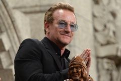 Bono Vox se rozhodl řešit uprchlickou krizi. Kritizuje Evropu i USA a nabízí vlastní plán