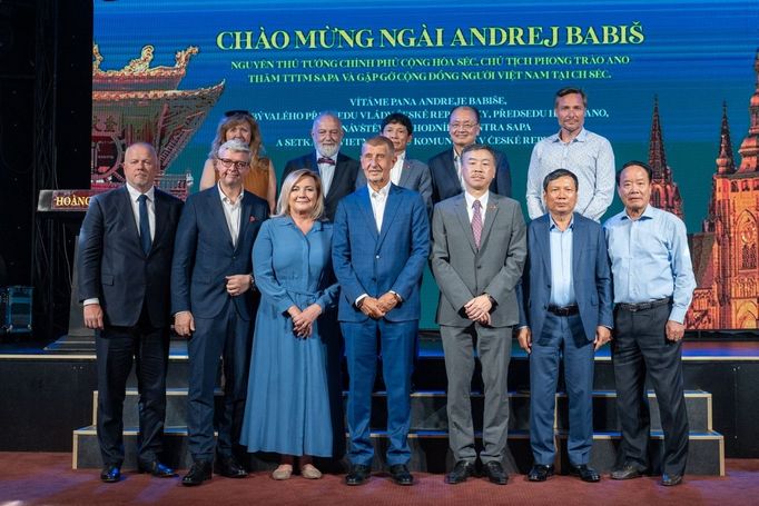 Do vietnamské tržnice Sapa v Praze zamířily špičky hnutí ANO, tedy Andrej Babiš, Karel Havlíček, Alena Schillerová i Robert Králíček.