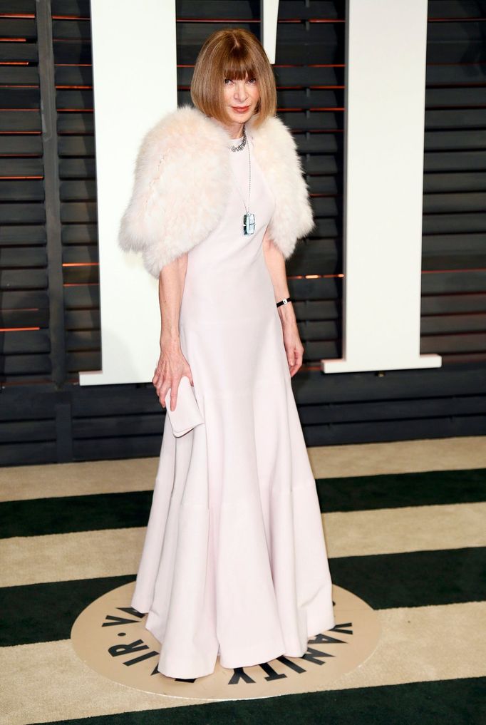 Anna Wintour arrives at the 2015 Vanity Fair Oscar Party in Beverly Hills