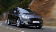 Velkoprostorový Ford Galaxy nabídne opět místa až pro sedm cestujících. Sedačky ve třetí řadě se budou z podlahy zvedat a zase do ní zajíždět pomocí elektromotorů ovládaných tlačítkem.