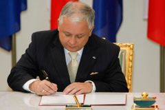 Polský prezident podepsal Lisabon. Zbývá už jen Klaus