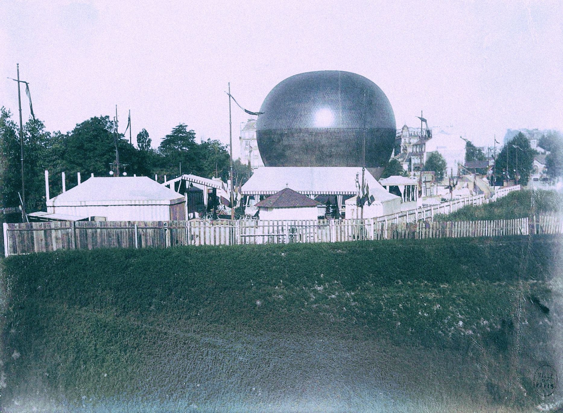 Jednorázové užití / Fotogalerie / Stará Paříž v barvě na málo známých snímcích