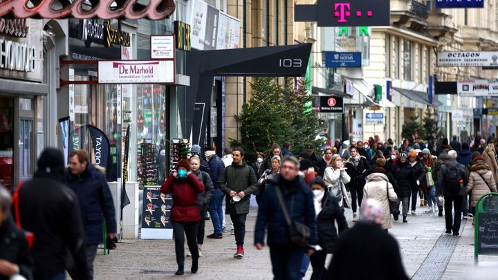 "Budu prostě platit pokuty." Dvě Rakušanky vysvětlují, proč odmítají povinné očkování; Zdroj foto: Reuters