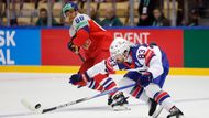 David Pastrňák a Conor Garland v zápase MS 2025 Česko - USA