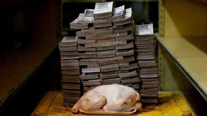 Foto: Toaletní papír už nestojí 2 a půl milionu, Venezuela škrtla z bankovek pět "nepotřebných" nul