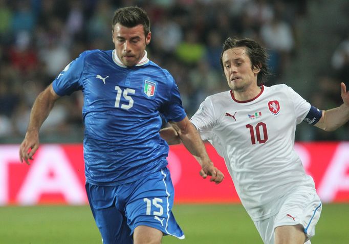 Fotbal, Česko - Itálie: Tomáš Rosický (10) - Andrea Barzagli