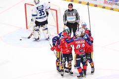 Jágr bodoval i ve 38. sezoně. Kladno ale schytalo v Pardubicích tvrdý debakl