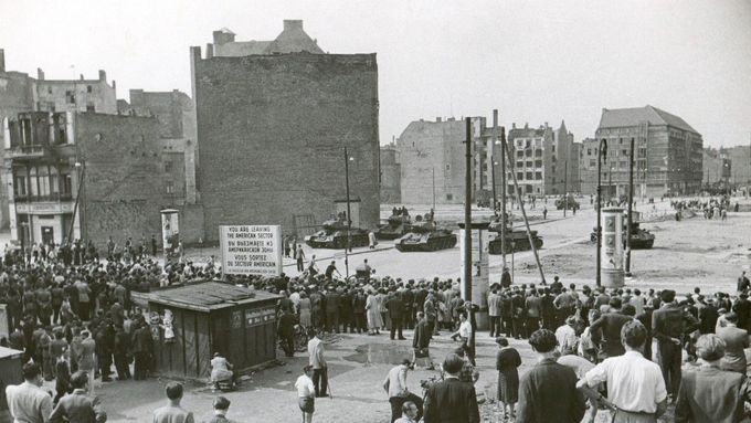 Foto: První povstání v sovětském bloku. Před 70 lety střílely tanky do dělníků v NDR
