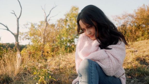 "Já pořád šťastná jsem, že s tebou žiju, že jsi mým kompasem, od severu k jihu," zpívá Lucie Bílá ve skladbě Kompas.