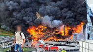 Ve městě Boom se očekává účast přibližně 400 000 lidí, z nichž mnozí plánují kempovat přímo na místě. Kemp DreamVille, který je součástí festivalu, se podle organizátorů otevře podle plánu ve čtvrtek.