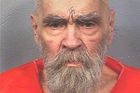 Ve vězení zemřel vrah Charles Manson. Samotářský šílenec, jehož "rodina" zabila generaci hippies