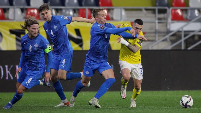 Nicolae Stanciu se v rumunském dresu srdnatě pral s islandskou přesilou, ale ke gólovému úspěchu to nevedlo