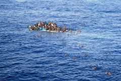 Letos ve Středozemním moři utonuly už dvě stovky uprchlíků, tvrdí organizace pro migraci