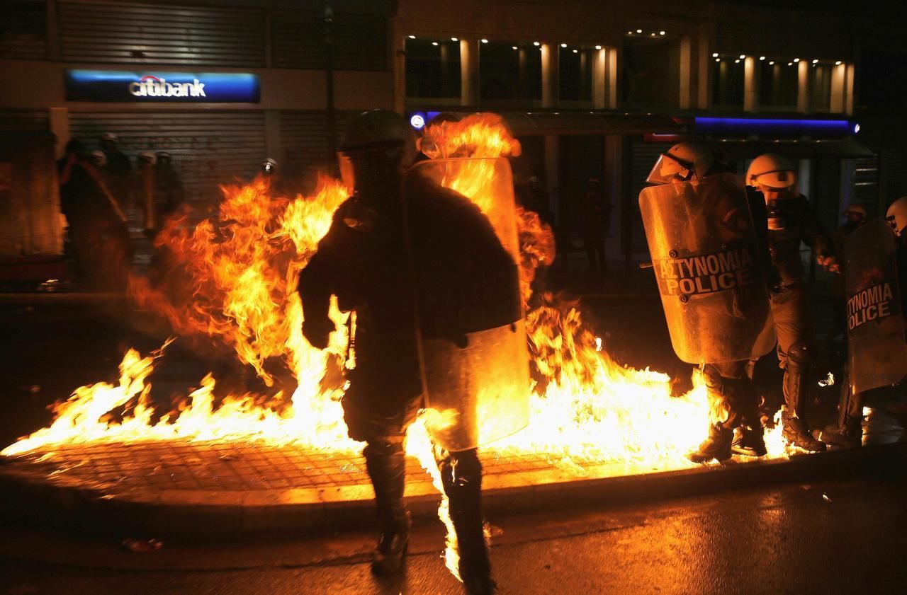 Řecko schválení úspor a demonstrace