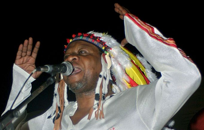 Papa Wemba, jeden z nejpopulárnějších afrických zpěváků.