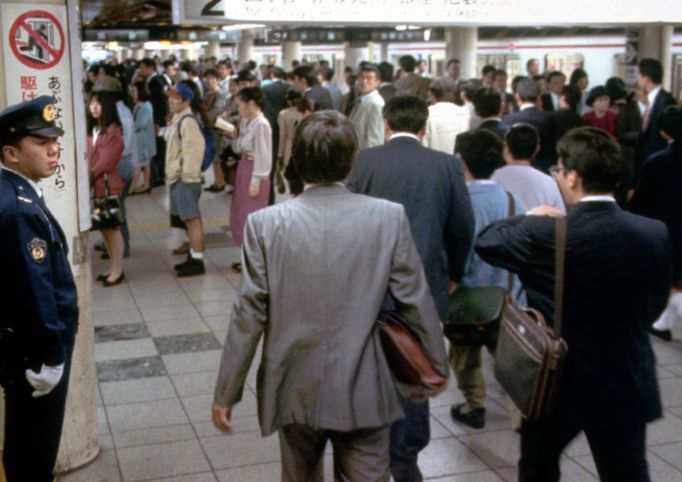 Výročí útoku sarinem v tokijském metru, ke kterému došlo 20. března 1995.