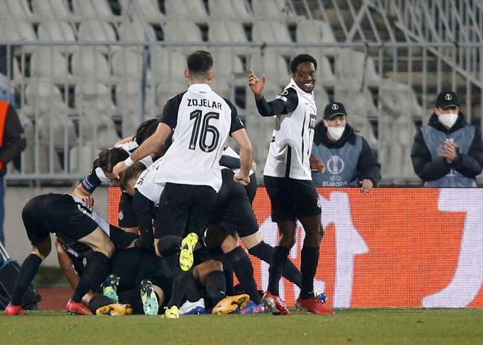 Hráči Partizanu slaví gól v odvetě 2. kola EKL Partizan - Sparta