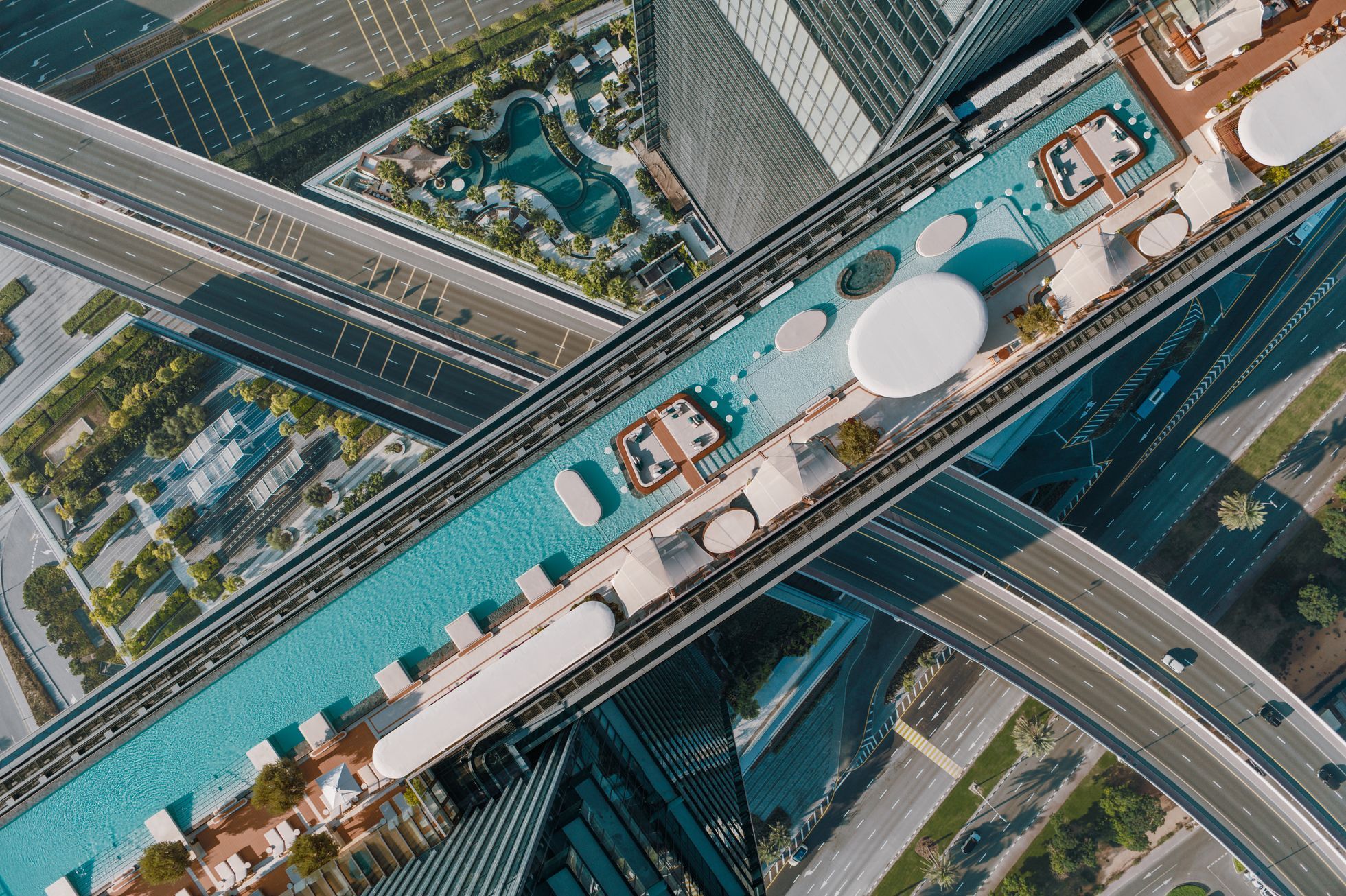 Nejdelší „zavěšený“ infinity bazén na dvojici mrakodrapů One Za’abeel