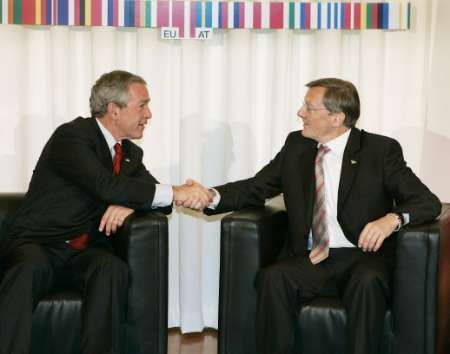 Bush jedná ve Vídni
