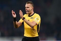 Rouček pod palbou Plzně. Nechrání zdraví hráčů, tepe Viktoria renomovaného sudího