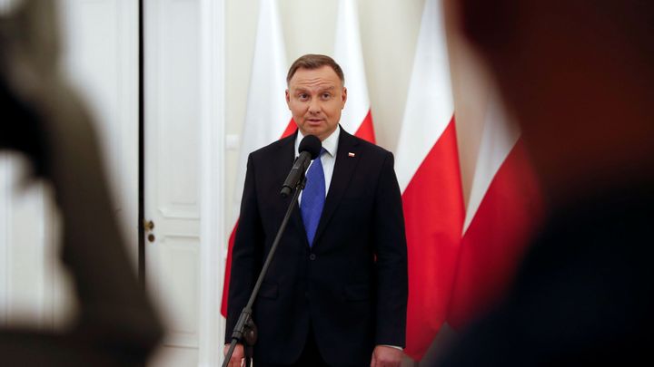 "Vláda zničila svátek demokracie." Polská opozice napadla prezidentské volby u soudu