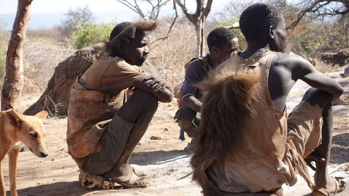 Návštěva křováků kmene Hadza v Tanzánii. "I tento kmen jsme natočili a objeví se ve filmu Africká jízda," říká Tomáš.