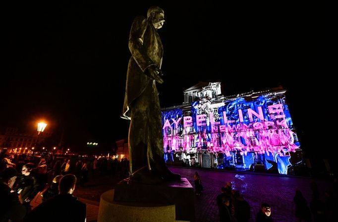 Na fasádě Arcibiskupského paláce lidé uvidí videomapping o vzniku a vývoji forem života Eternal Recurrence od Filipa Hodase.