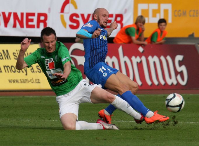 Souboj Zábojníka s Breznaníkem v utkání Jablonec - Liberec