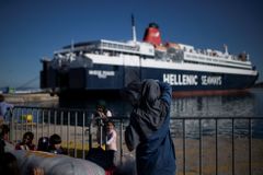 Řecká vláda přemístí po požáru na ostrově Lesbos stovky migrantů na pevninu
