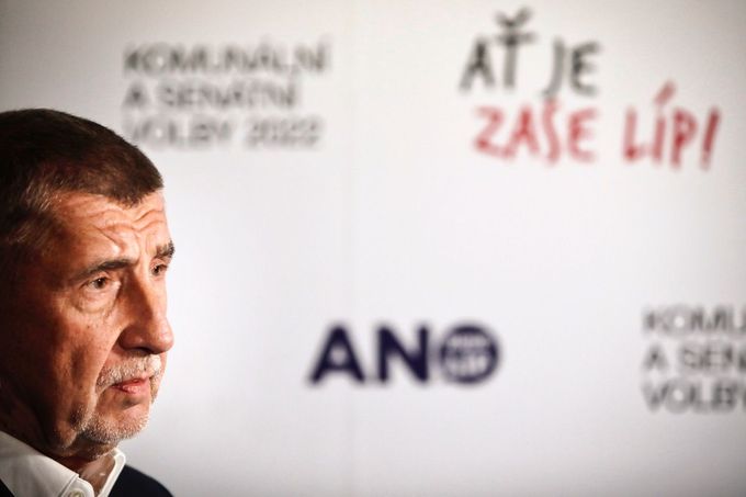 Expremiér Andrej Babiš ve štábu hnutí ANO v Praze při komunálních volbách v roce 2022.